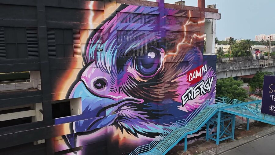 Close-up of the falcon at the end of the Campa Energy mural
